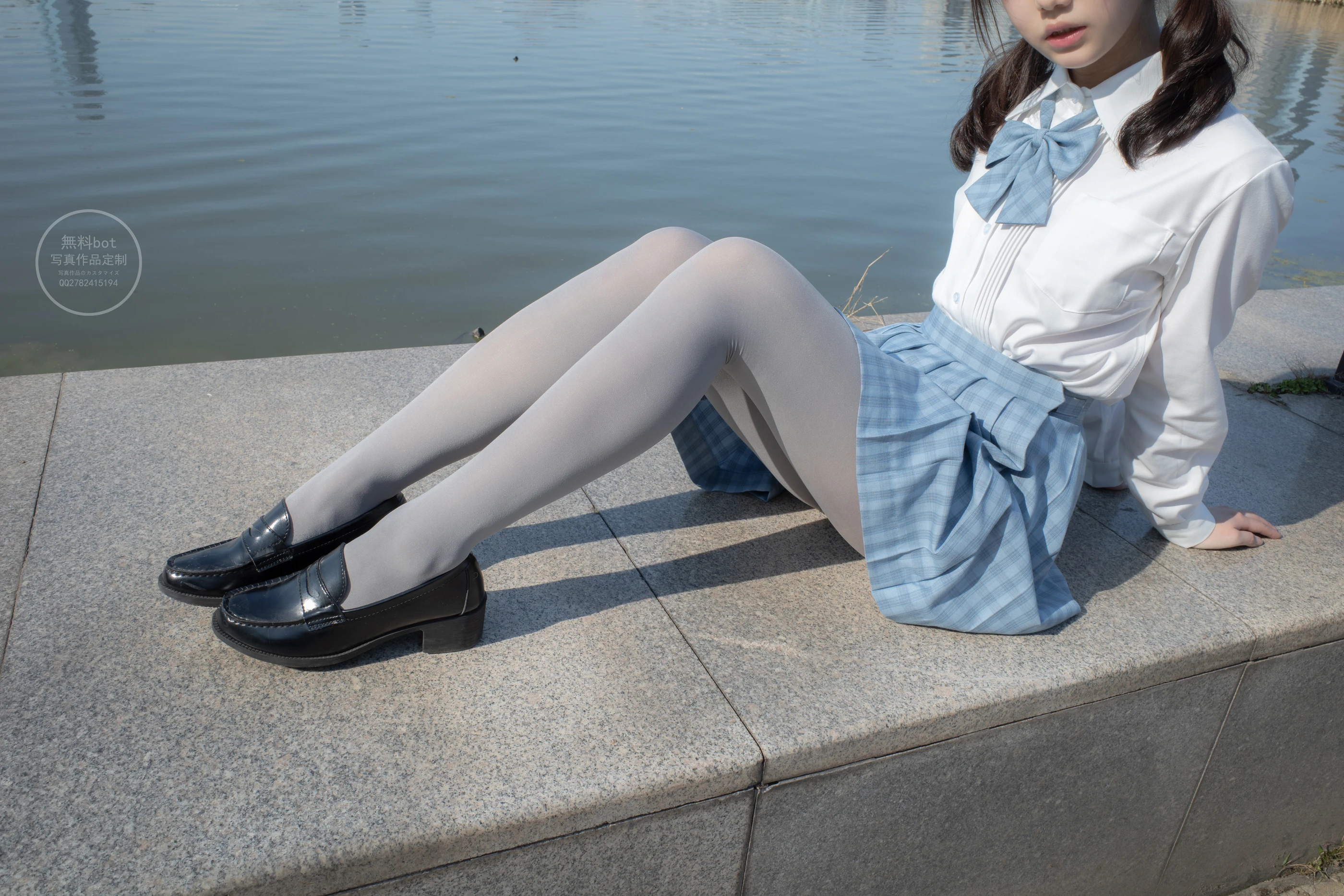 森萝财团 有料 NO.030 小香 户外公园里的JK制服灰丝美腿 [100P]插图9